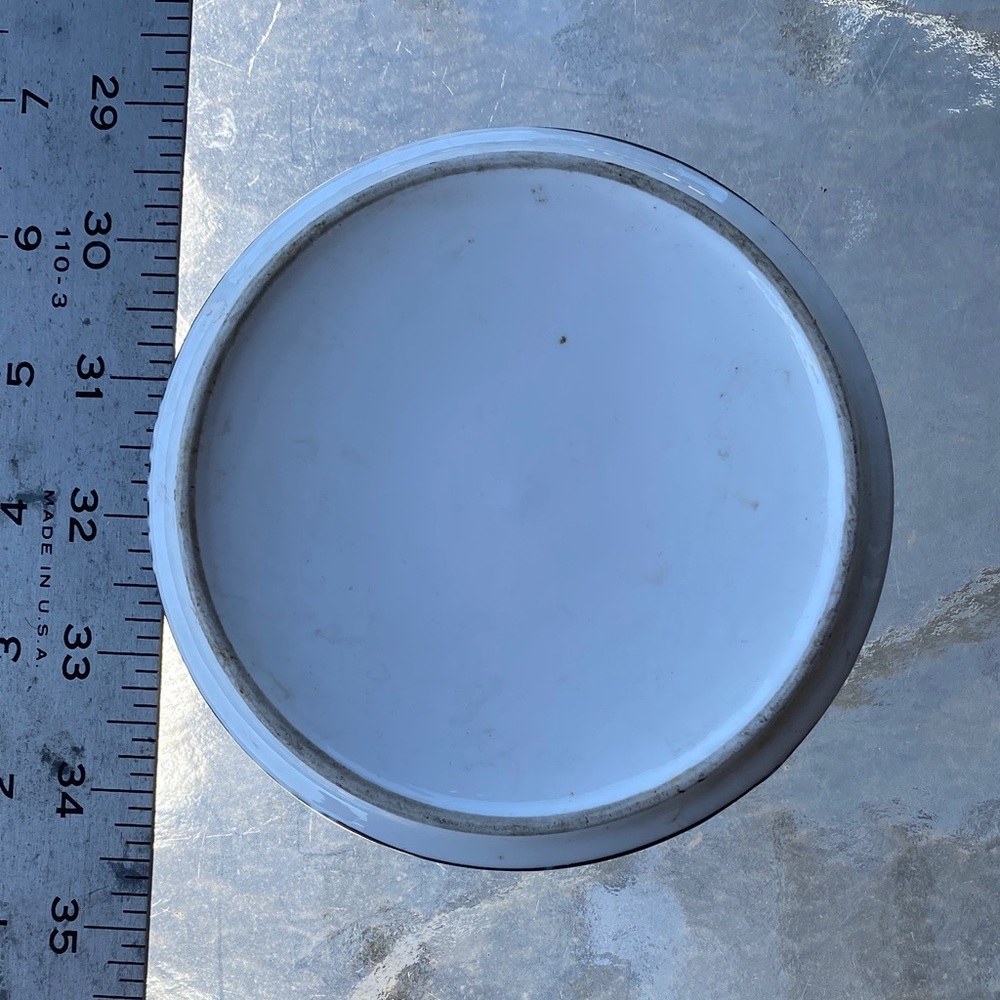 Las Vegas Vintage-Style Ashtray with Dice Graphic - Picture 4 of 4